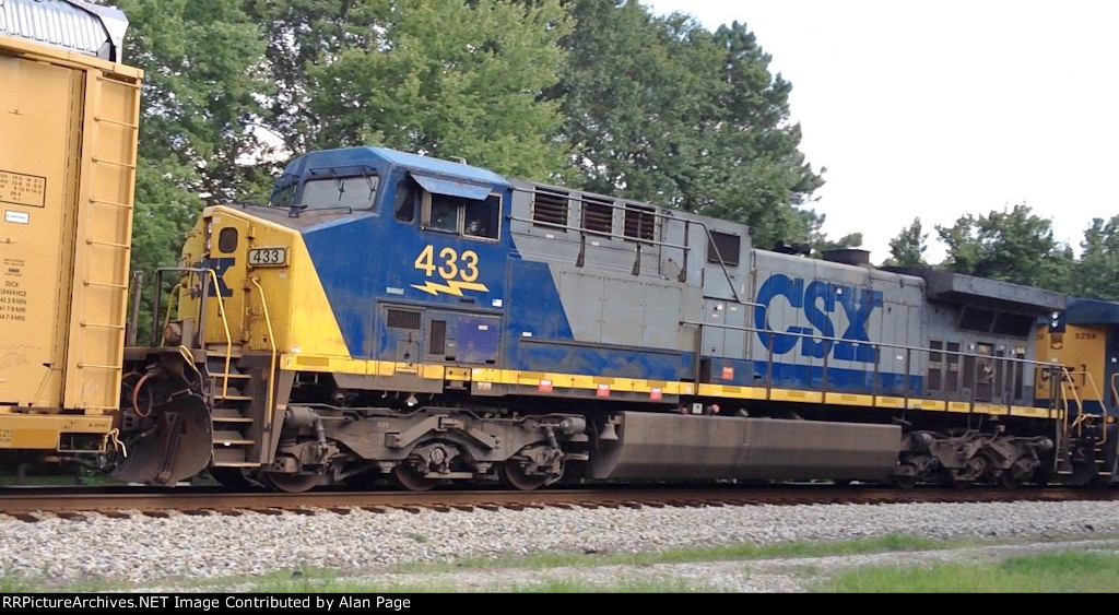 CSX 433 runs second